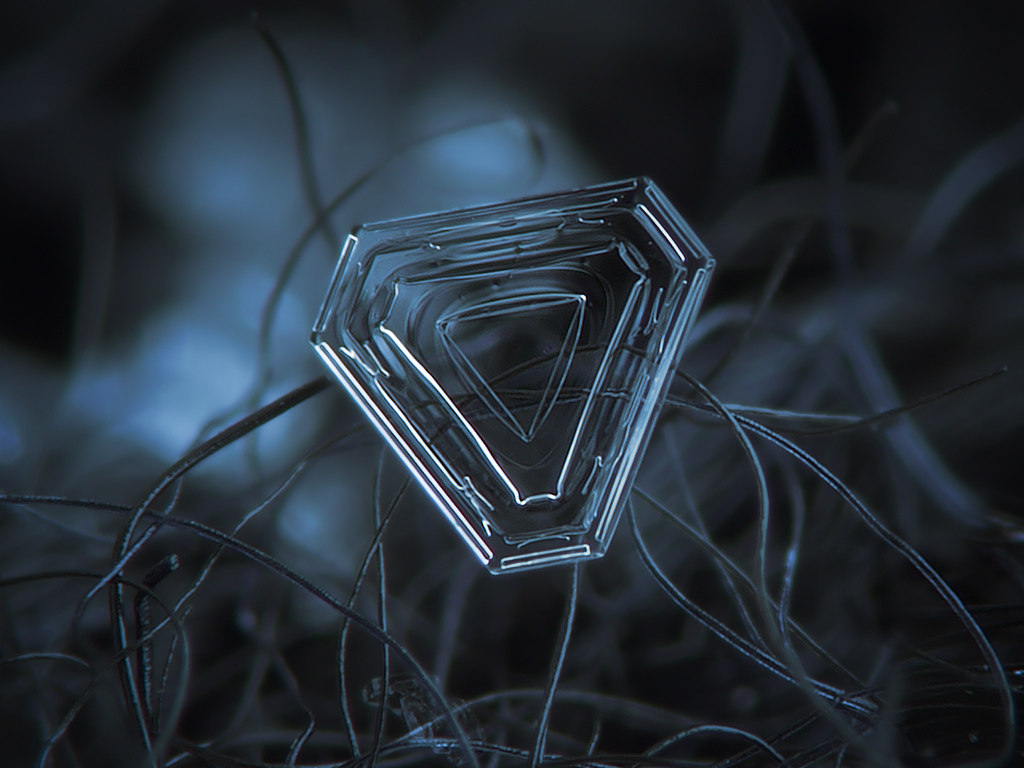 vlocky-09-trojuholnikove-krystaly